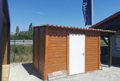 Abri de jardin en béton aspect bois avec Bûcher Accolé DOIZON Abri de jardin en béton aspect bois avec Bûcher Accolé DOIZON Par ABRIDIS